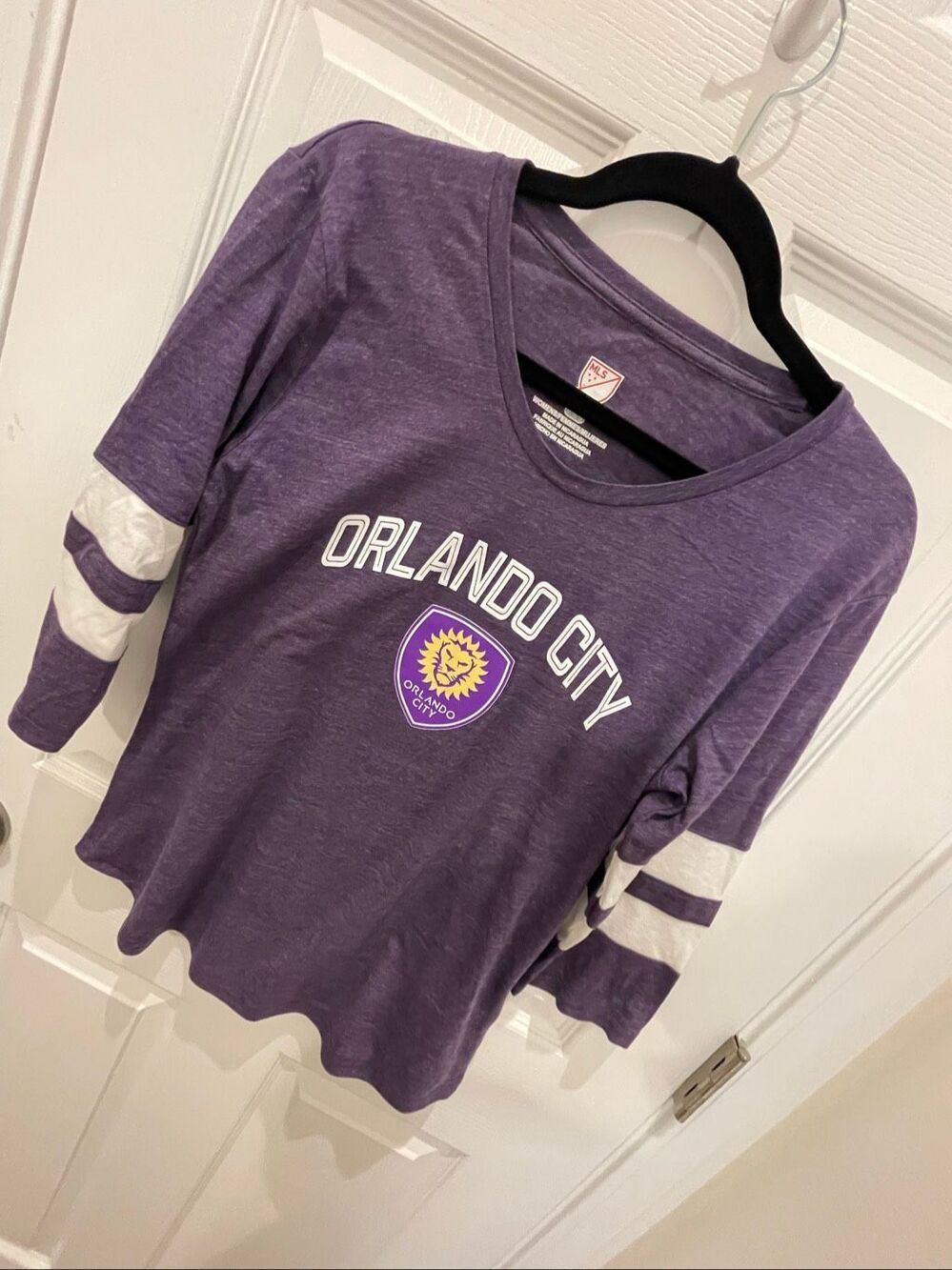Orlando City SC MLS Women’s Purple T-Shirt Striped Sleeves Medium. NWT